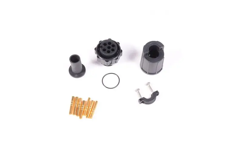Radium External Bulkhead Plastic Shell Connector (7 Pin) (17-0036) *Discontinued* 1